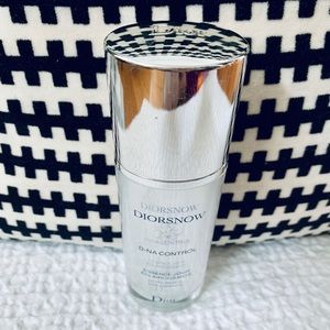Dior Snow D-na Control White Reveal Essence